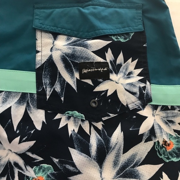 QUICKSILVER Crypt Scallop 20" Boardshorts - Picture 9 of 14